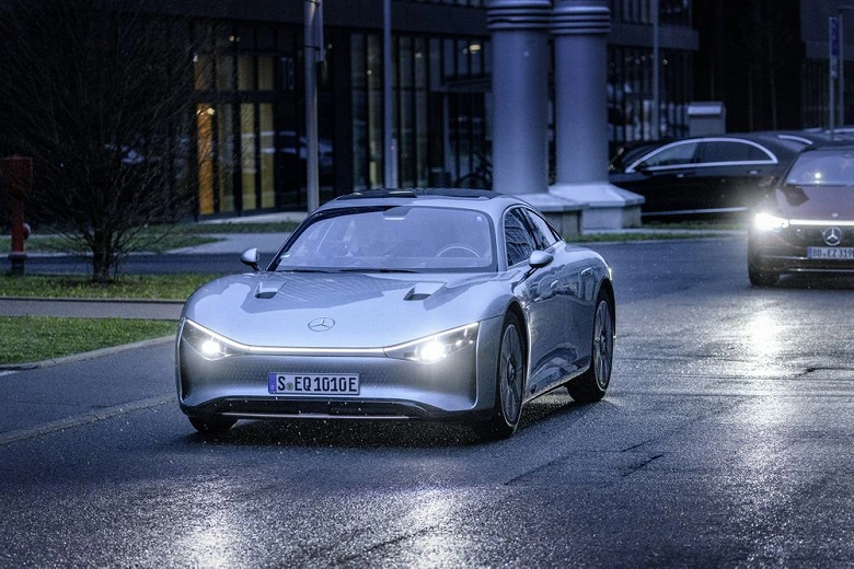 L'auto elettrica con lo stock reale del tratto è molto più di 1000 km. Mercedes-Benz Vision EQXX ha superato gli indicatori di autonomia