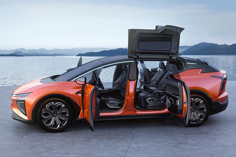 Tesla Model X ha un concorrente unico a sette porte. Allo stesso tempo, il crossover elettrico hiphi x era più economico
