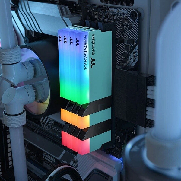 Thermaltake Toghram RGB DDR4 메모리 모듈은 청록색 버전에서 사용할 수있게되었습니다.