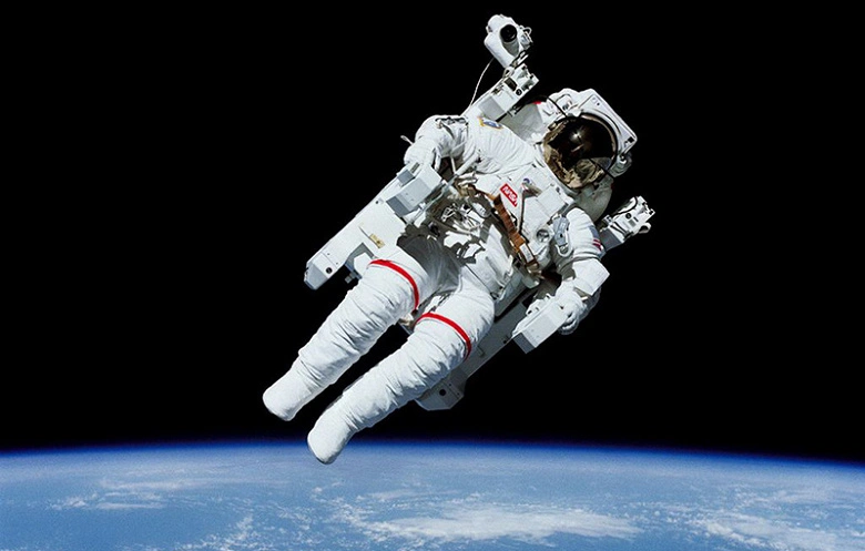 公理スペースとコリンズ航空宇宙は、NASA宇宙飛行士向けの新しいスイートを開発します