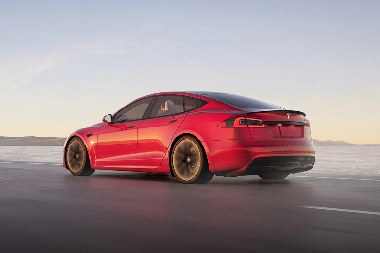 Tesla Model S Plaidは史上最速のシリアル車が存在しているので歴史の中で降りた