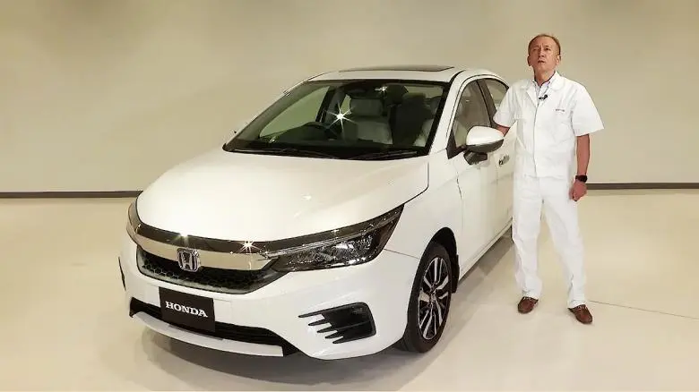 Honda City E: La berline hybride HEV est représentée avec une consommation de carburant de 3,8 litres pour 100 km.