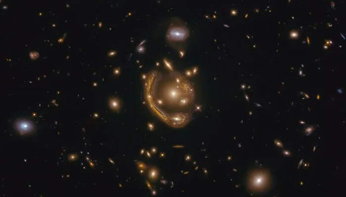 Anel derretido: Hubble descobre um dos maiores anéis de Einstein já vistos