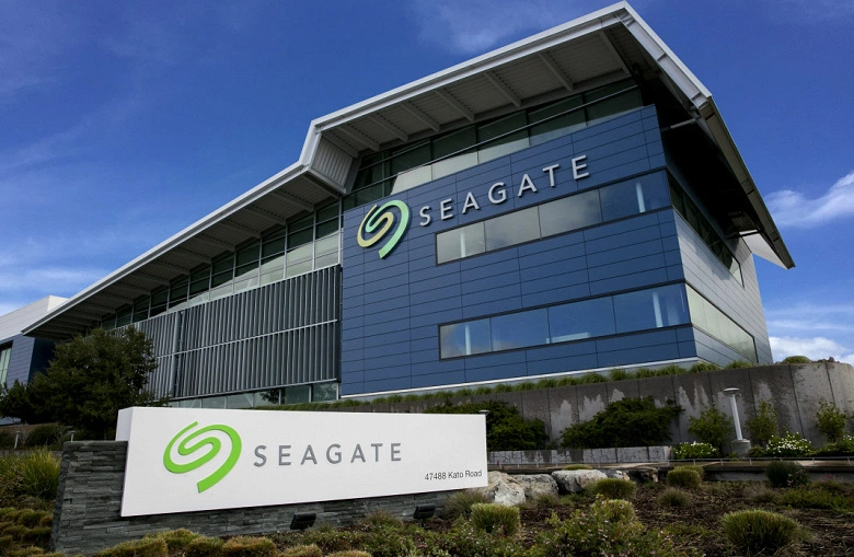 Le entrate di Seagate diminuiscono del 10% su base annua, ma l'utile netto aumenta dell'11%