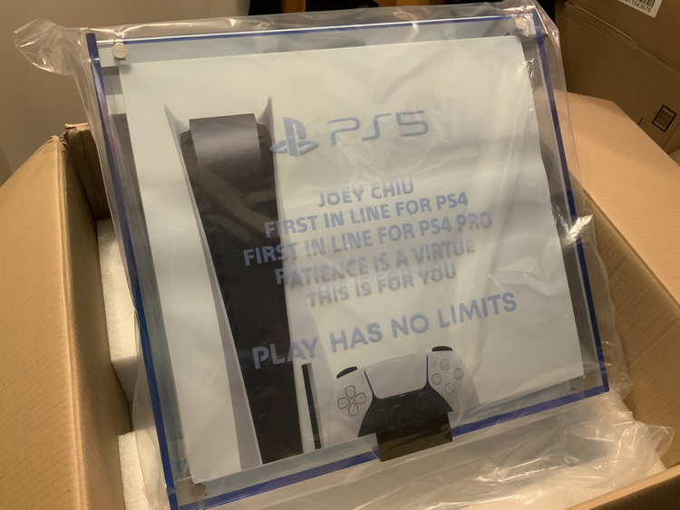 Sony ha donato PS 5 a un fan che ha acquistato per primo PS4