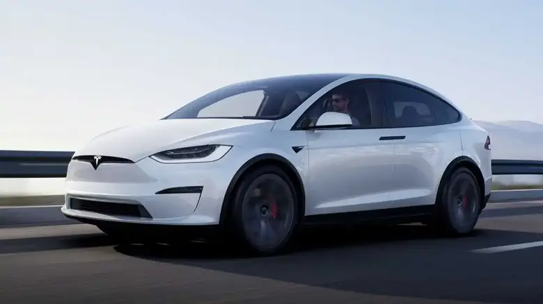 Oppo parle à Tesla et se prépare à lancer ses propres voitures