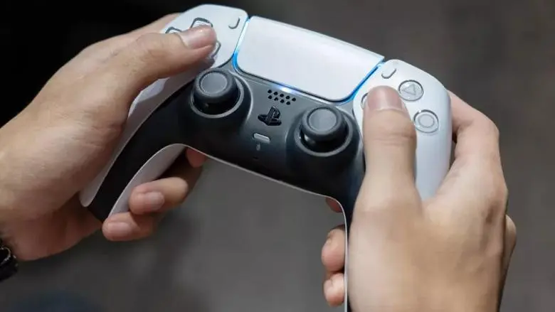 Controlador DualSense para Sony PlayStation 5 finalmente pode ser atualizado no PC