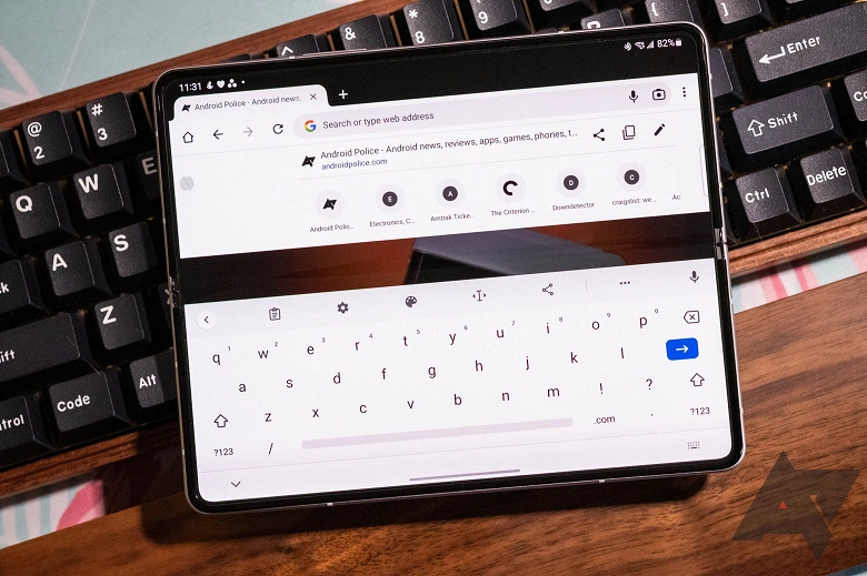 Verwenden Sie die Glober-Tastatur auf Tablets und flexible Smartphones sind viel bequemer. Google arbeitet an der Tastatur-Split-Funktion