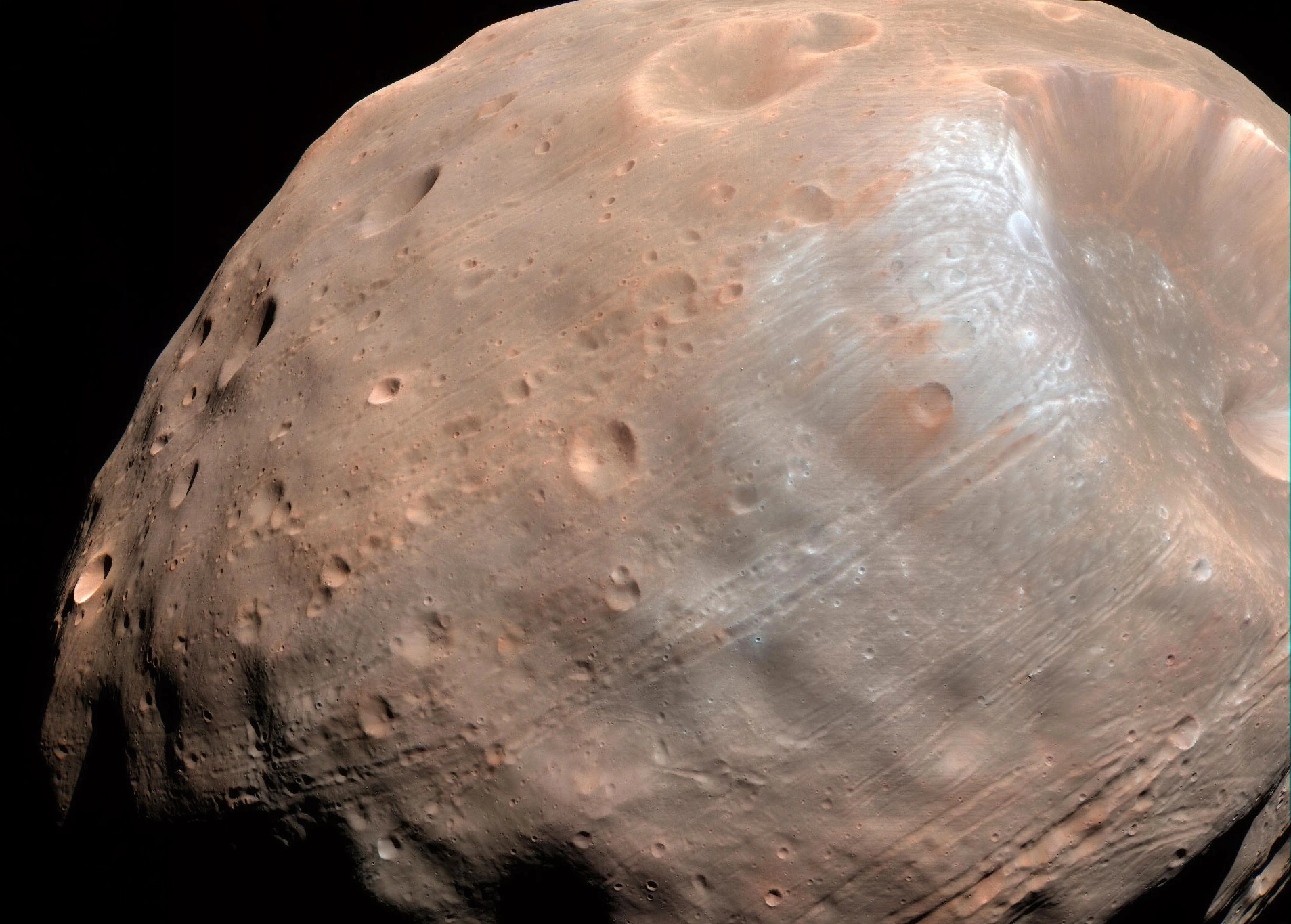 Phobos는 주요 행성 재해의 결과로 나타 났을 수 있습니다