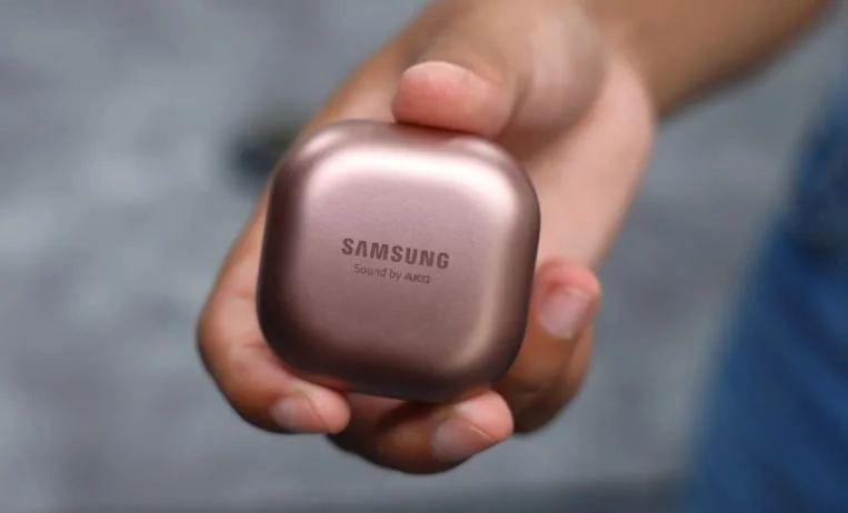 삼성, 액티브 노이즈 캔슬링 기능이있는 새로운 갤럭시 버드 헤드폰 준비