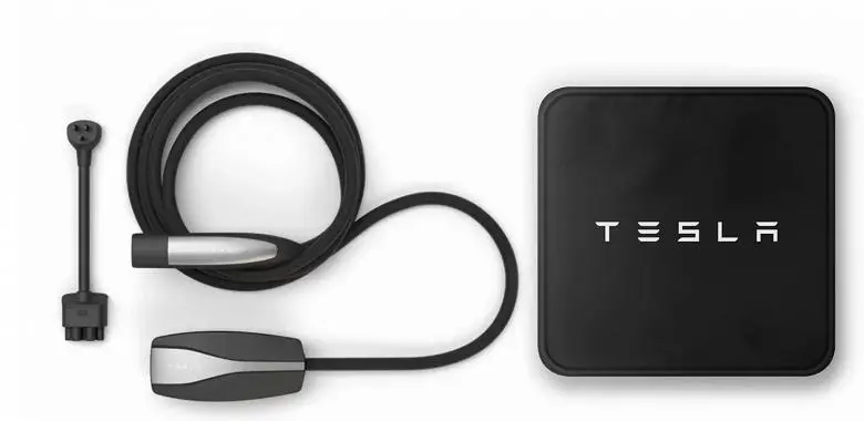 TeslaはApple FootStepsに行きました：充電器はテスラ電気自動車を含めていません