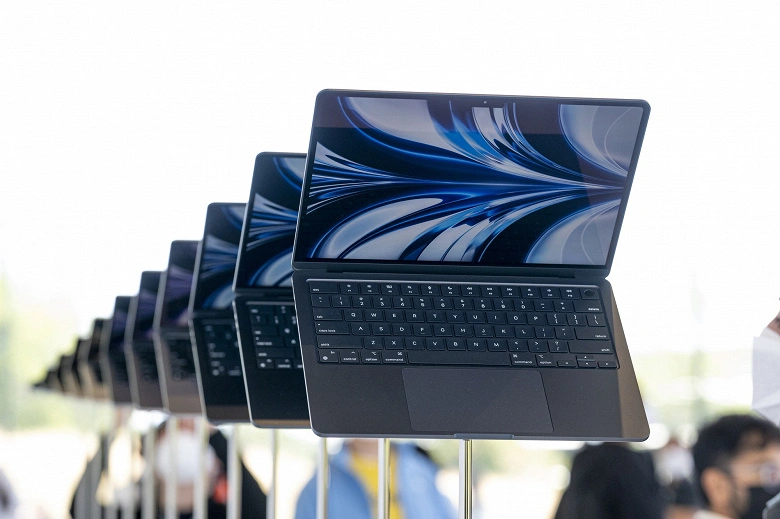 インサイダーのマーク・ガーマンは、15インチのMacBook Airを含む新しいAppleラップトップについて話しました