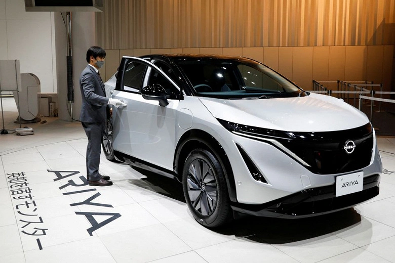 Nissan Postfes Vendite del crossover elettrico di ARIYA a causa di problemi a catena a catena
