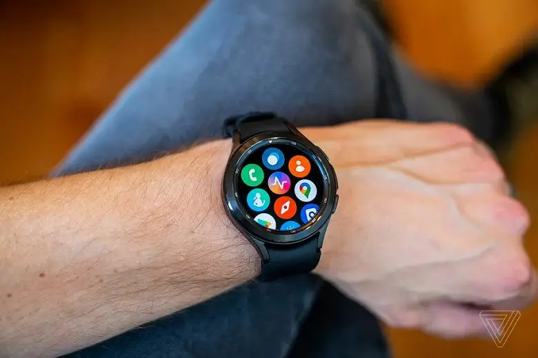 Samsung Galaxy Watch4とWatch4 Classicの所有者がだまされました：Google Assistantの約束のサポートが追加されました
