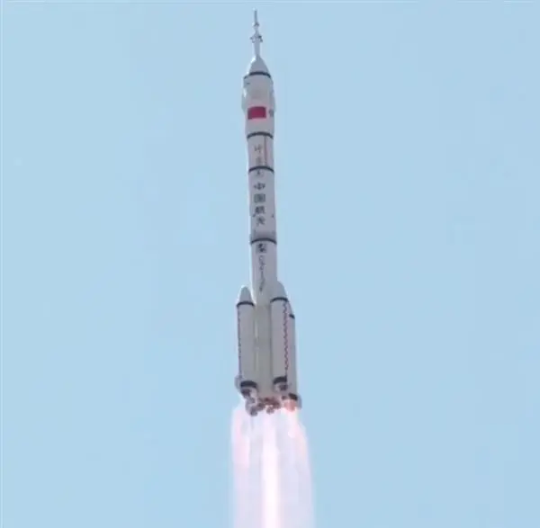 Le missile chinois long mars-2f a lancé le navire Shenzhou-14 avec trois taiconauts en orbite