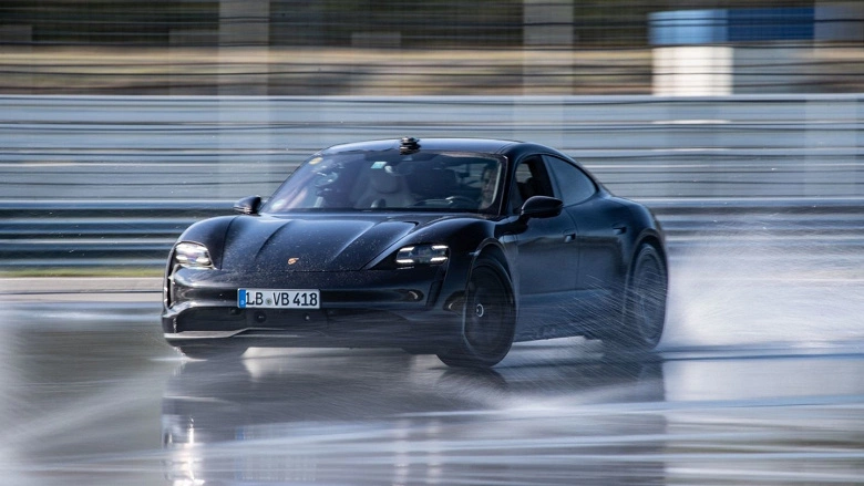 La Porsche Taycan électrique établit un nouveau record du monde