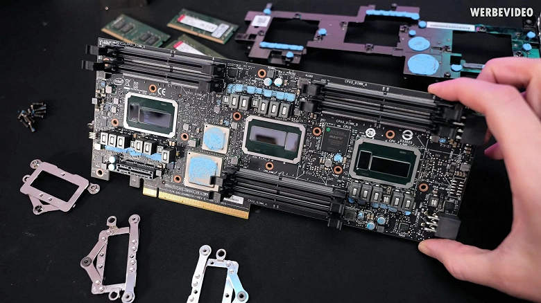 RAM用の3つのプロセッサと6つのスロットを備えた非常に珍しいIntelデバイス。アクセラレータVCA 2のビデオ対決がありました