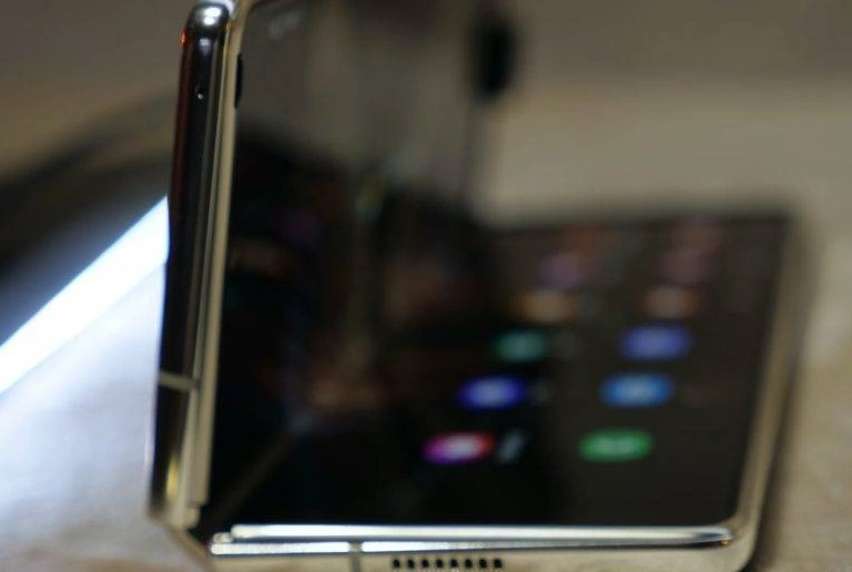 Samsung a annoncé le nouveau W21 5G pliable