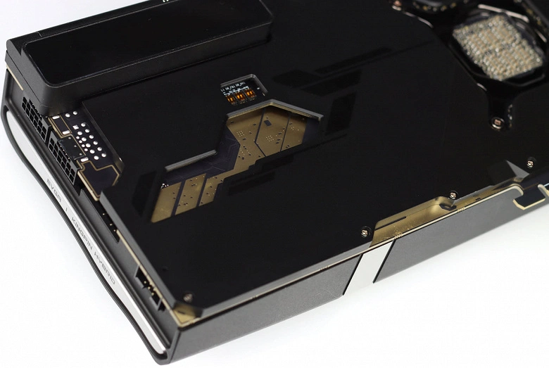 EVGA GeForce RTX 3090 TI Kingpin Hybrid ha ricevuto due nuovi collegamenti elettrici