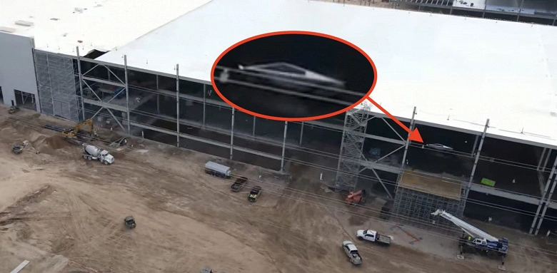 Su Gigafabric in Texas ha notato il pickup futuristico nascosto Tesla Cybertruck