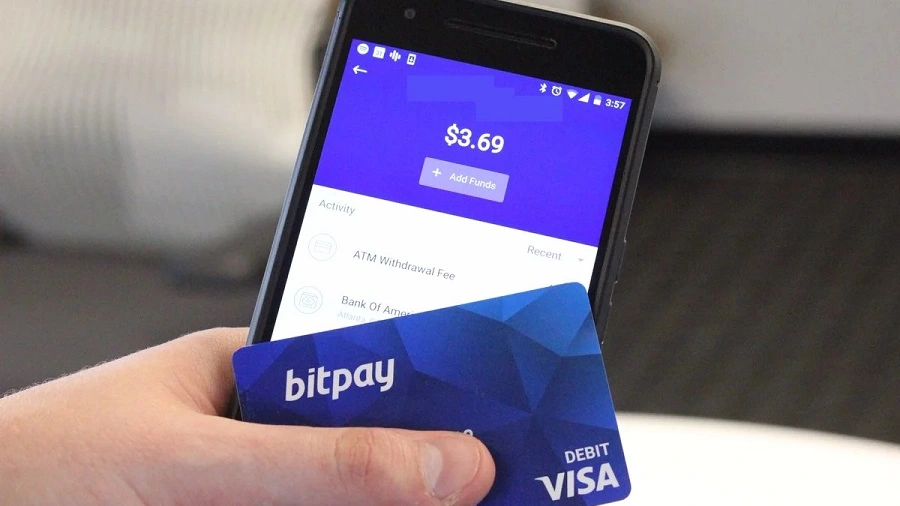BitPay 카드 소지자는 Apple Pay를 통해 암호 화폐로 결제 할 수 있습니다.