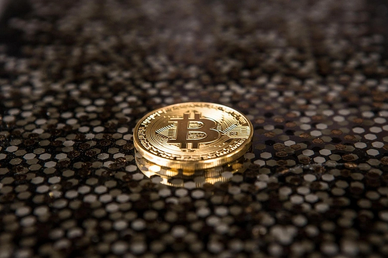 「Bitcoinはインターネット時代の金です」とアナリストはコースが55万ドルに増加しています。