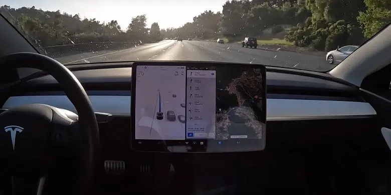 Tesla의 Autopilot은 로스 앤젤레스에서 샌프란시스코에서 샌프란시스코까지 600km에서 가장 좋은 쪽을 보여주었습니다.
