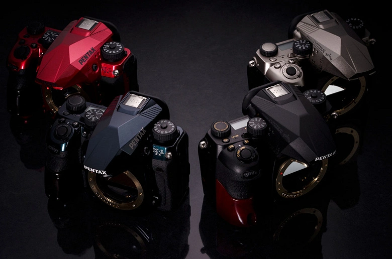 La fotocamera reflex digitale Pentax K-1 II J Limited 01 sarà prodotta in base ai singoli ordini