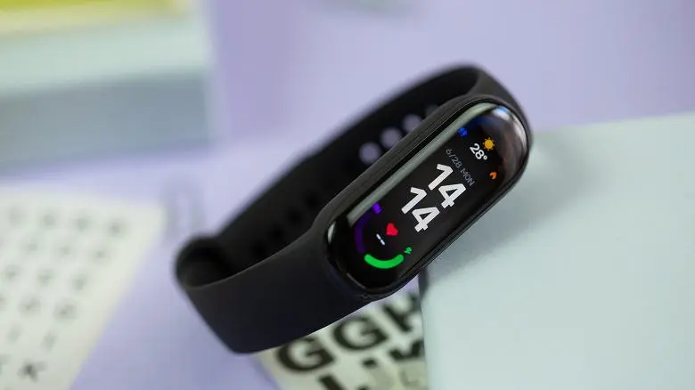 Le meilleur bracelet Xiaomi avec le module GPS est confirmé: le gadget est apparu dans l'application officielle