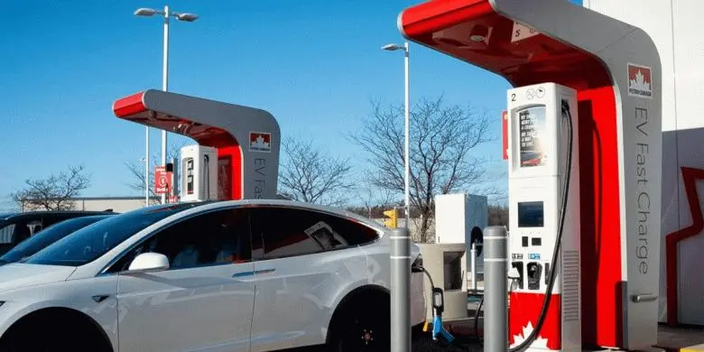 カナダは、2035年までに内燃機関を持つ乗用車の販売を四捨五入します