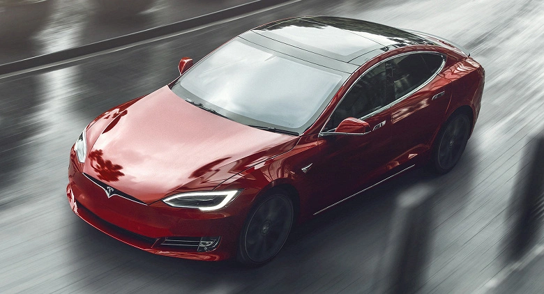 Am Tag der Ausgabe stieg das schnellste Serienwagen in der Geschichte von Tesla Model S Plaid mit 10.000 Dollar um 10.000 Dollar