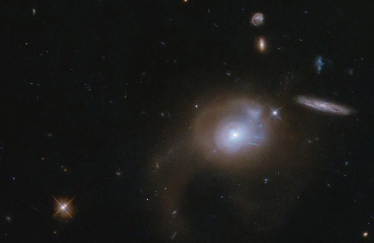 Le télescope spatial Hubble voit le résultat d'une fusion de galaxies