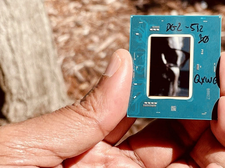 Este é o coração da principal placa de vídeo de jogos Intel. Raja Koduri mostrou foto gpu dg2-512