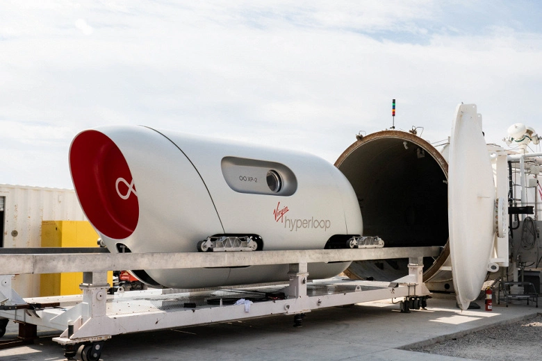 A primeira viagem dos passageiros na cápsula Hyperloop foi bem-sucedida