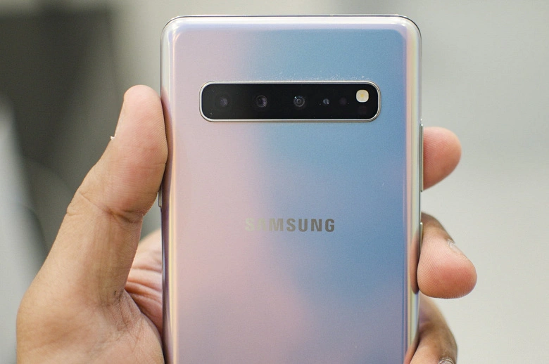 Wie Zeit fliegt: Das erste Samsung 5G -Smartphone ist bereits veraltet. Galaxy S10 erhält keine monatlichen Updates mehr