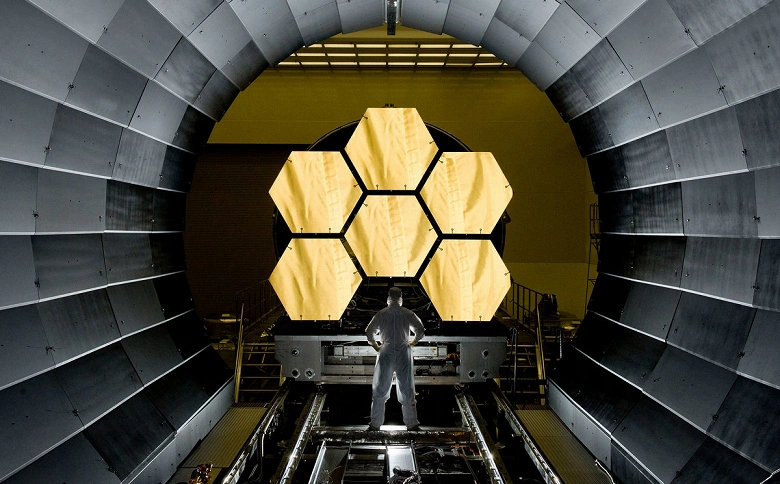 James Webb Space Telescope는 소행성을 추적하는 데 사용되었습니다.