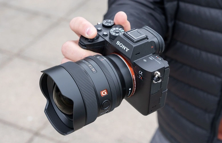 Lançada lente ultra grande angular Sony FE 14 mm F1.8 G Master