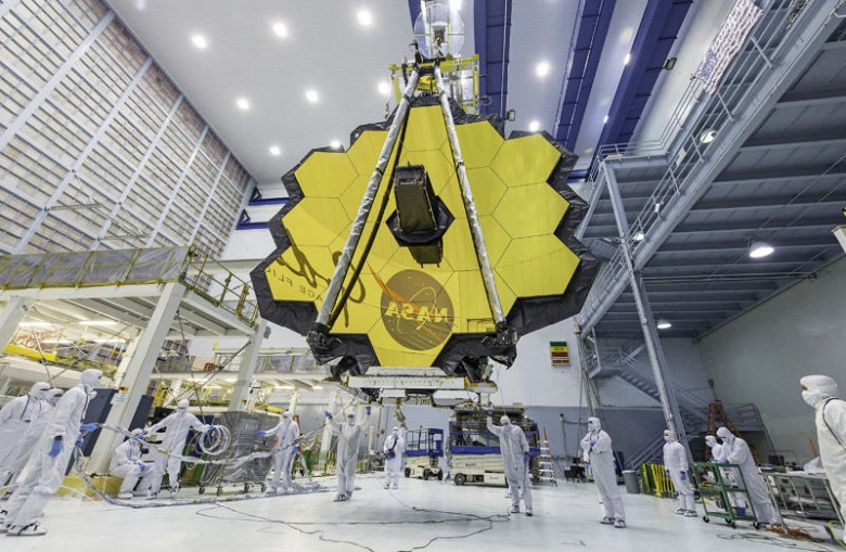 Lancement du télescope de l'espace James Webb à nouveau transféré