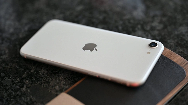 Apple iPhone SE는 더 이상 재난 상대적으로 나쁜 자율을 마지막 모델로 보여주지 않습니다.