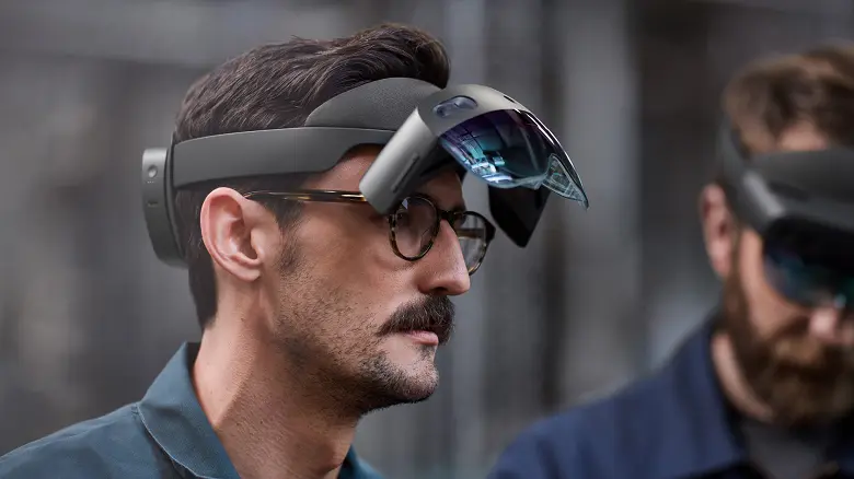 Microsoft ha iniziato a vendere un auricolare VR molto costoso HoloLens 2 Development Edition