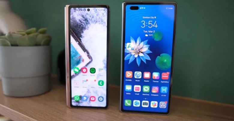 Le blogueur a comparé le Samsung Galaxy Z Fold 2 et le Huawei Mate X2