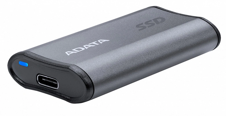 외부 솔리드 스테이트 드라이브 ADATA SE880에는 USB 3.2 GEN2 X2 인터페이스가 장착되어 있습니다.