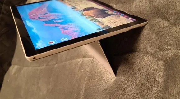 Das erste Microsoft Surface Pro 8, das vor der Veröffentlichung bei eBay verkauft wurde