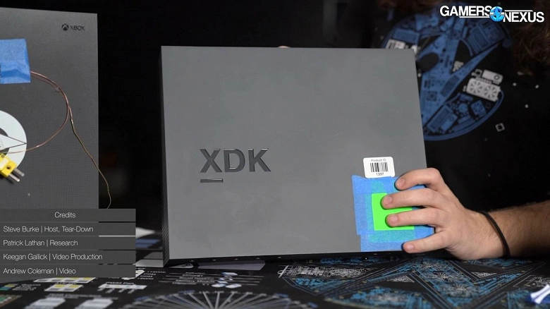 Xbox Series X con 40 GB di memoria. A quanto pare, il set per gli sviluppatori differisce dalla console seriale, non solo dal design