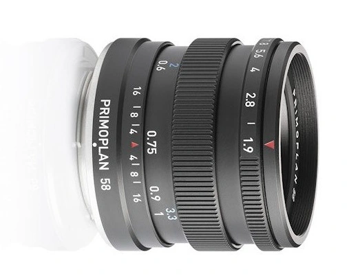 A lente Primoplan 58 f / 1.9 II é apresentada. Custa 899 euros
