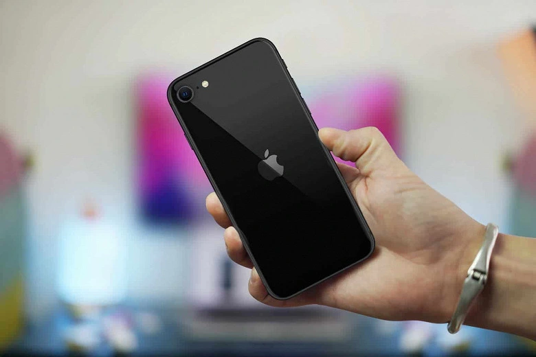 iPhone SE 3はApple A14を受信し、AppleはiPhone 11に基づく安価なスマートフォンを準備します