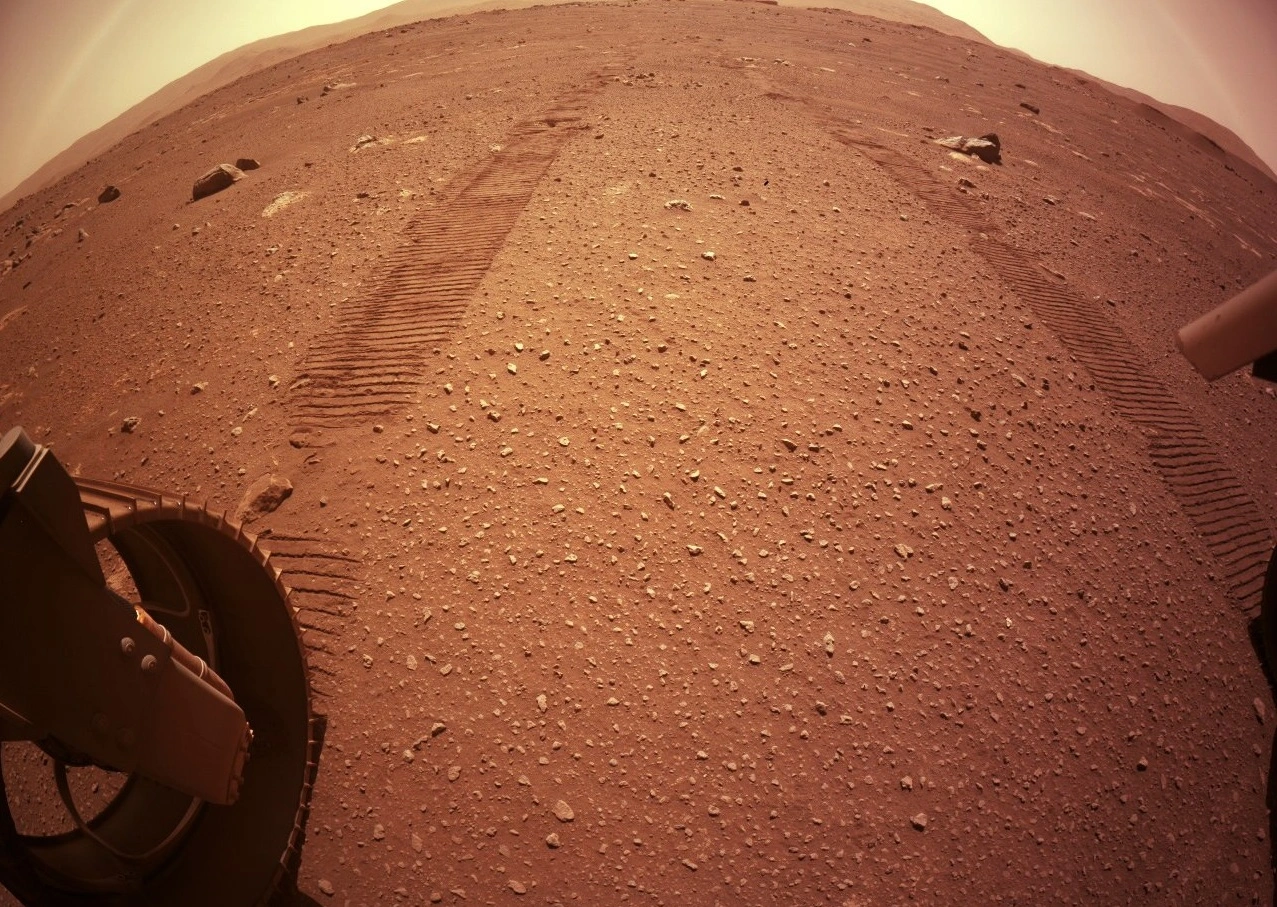 Perseverance rover continua a exploração e envia novas fotos do planeta vermelho
