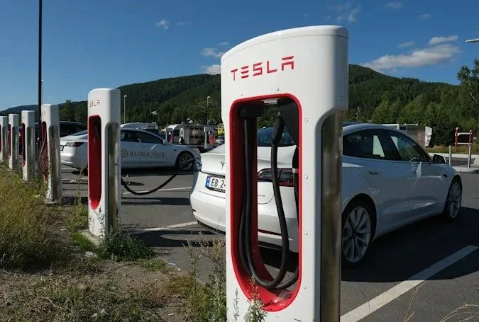 Tesla foi multado na Noruega para reduzir a capacidade da bateria e a velocidade de carregamento