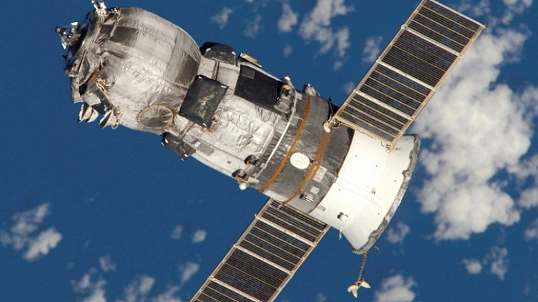 Die ISS-Umlaufbahn wird für 2 km um 2 km gesammelt