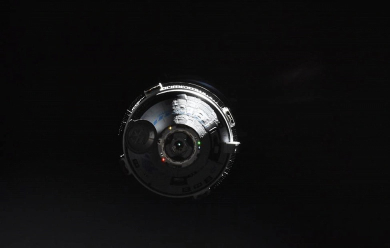 ボーイングスターライナーの宇宙船は、ISSの無人飛行のテストの後、地球に成功しました